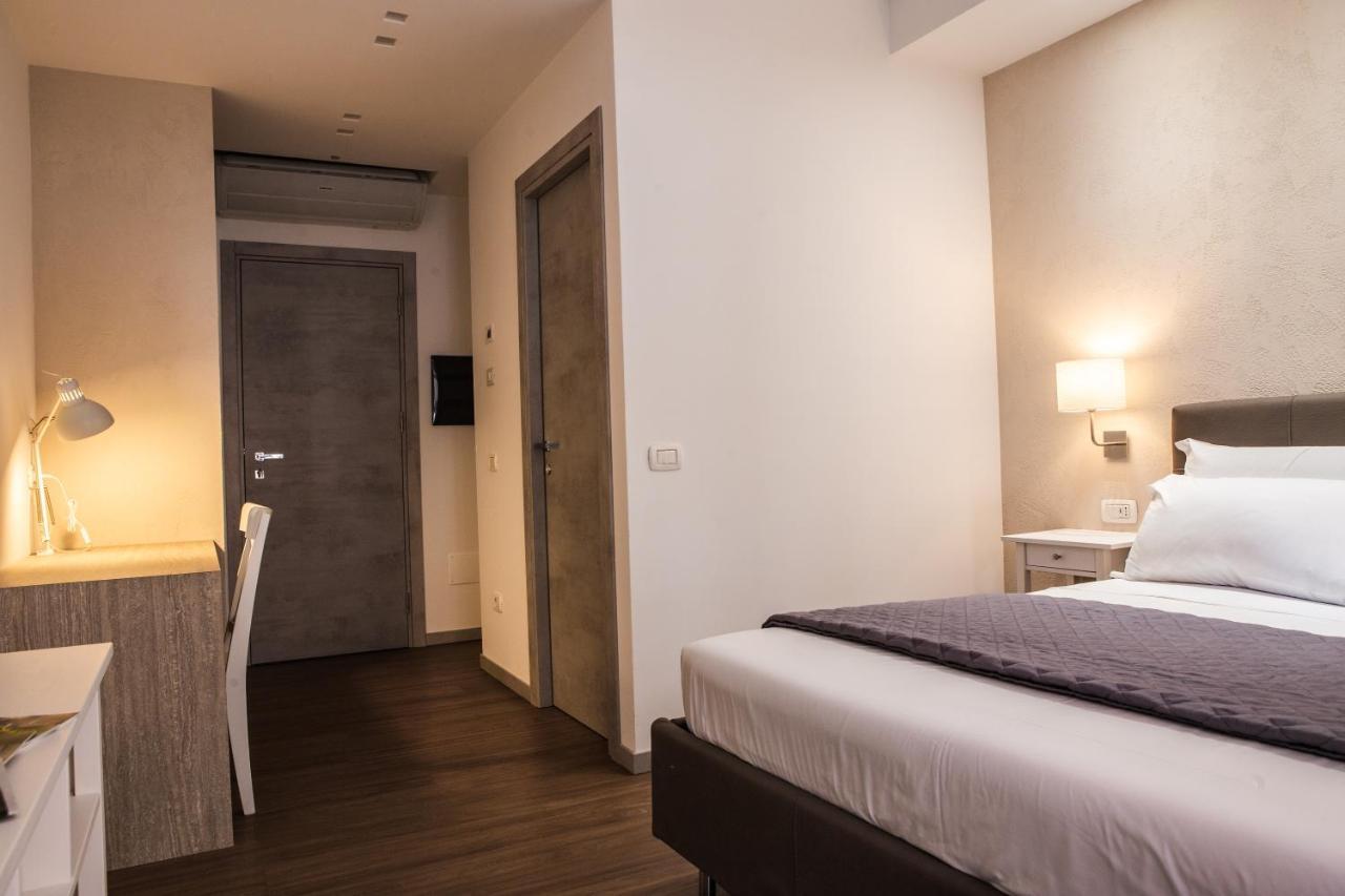 Prestige Rooms Chiaia Napoli Esterno foto