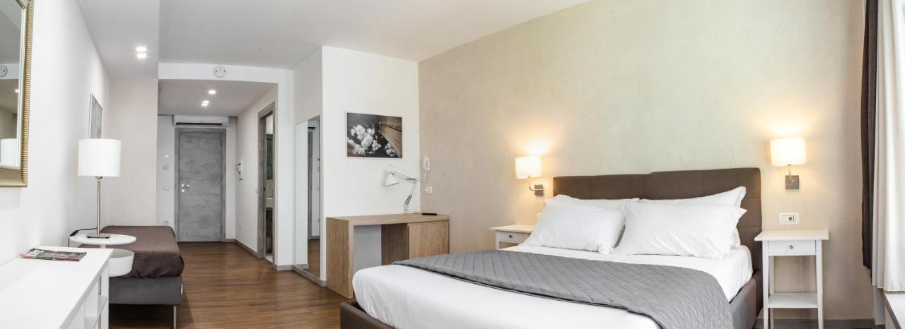 Prestige Rooms Chiaia Napoli Esterno foto