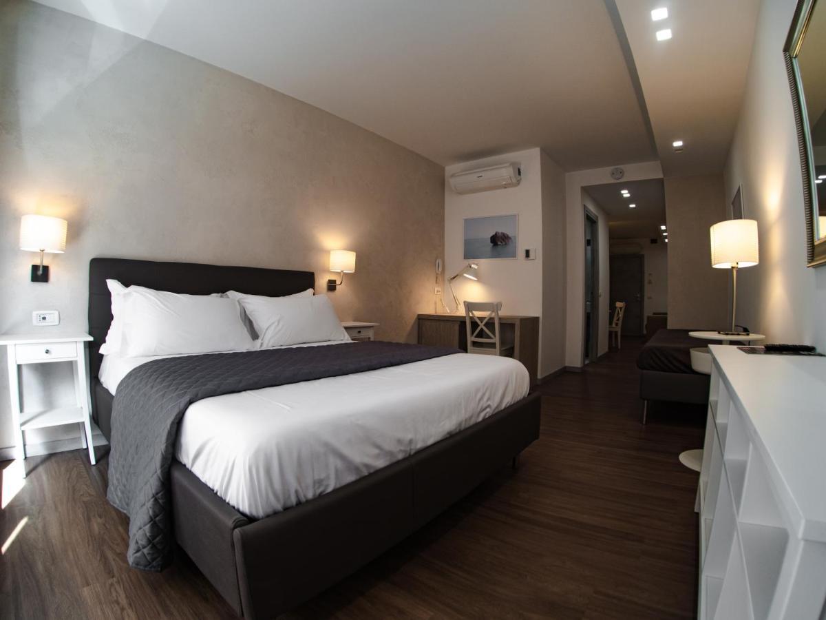 Prestige Rooms Chiaia Napoli Esterno foto