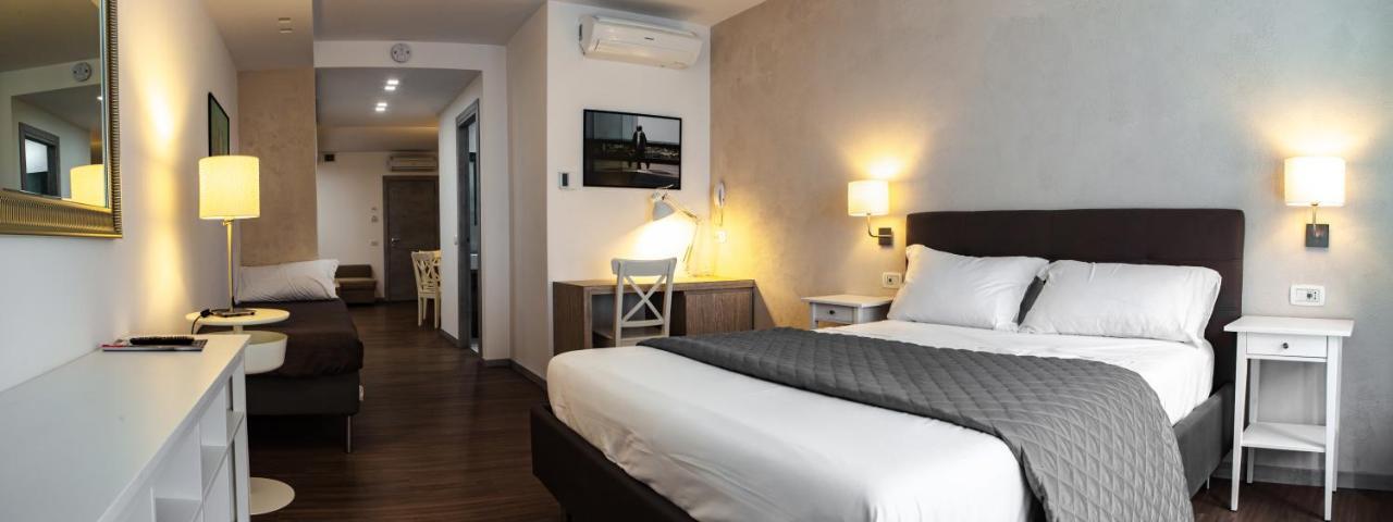 Prestige Rooms Chiaia Napoli Esterno foto