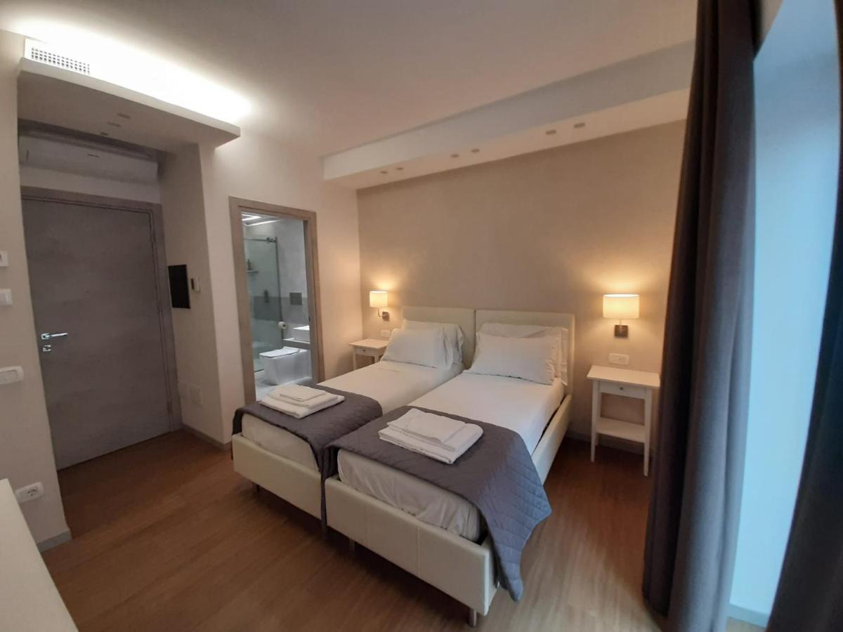 Prestige Rooms Chiaia Napoli Esterno foto